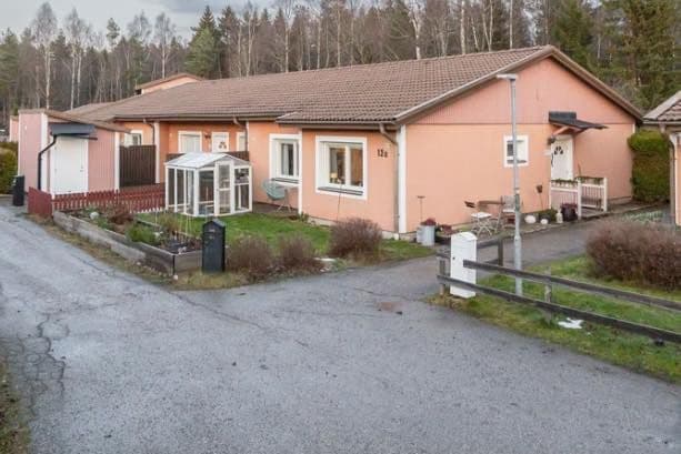Radhus 3 rok i Bomhus med trädgård