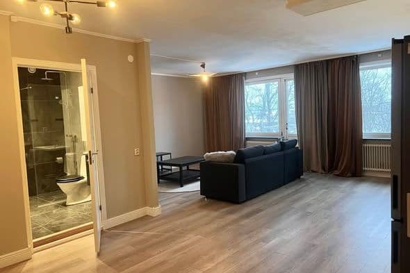 Nyrenoverad 2:a med ljus och stil